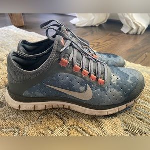 Limited availability Blue and pale gray Nike free 3.0 with peachy pink accent